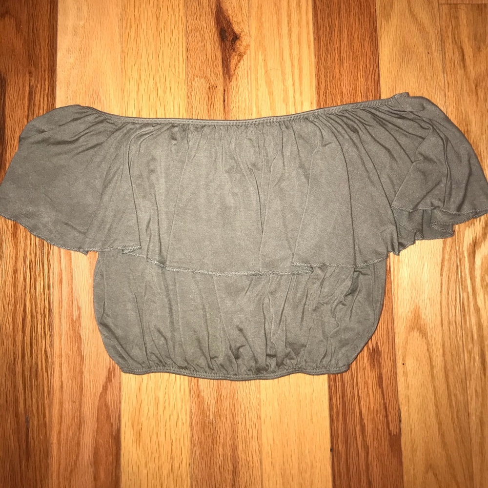 Off the shoulder crop